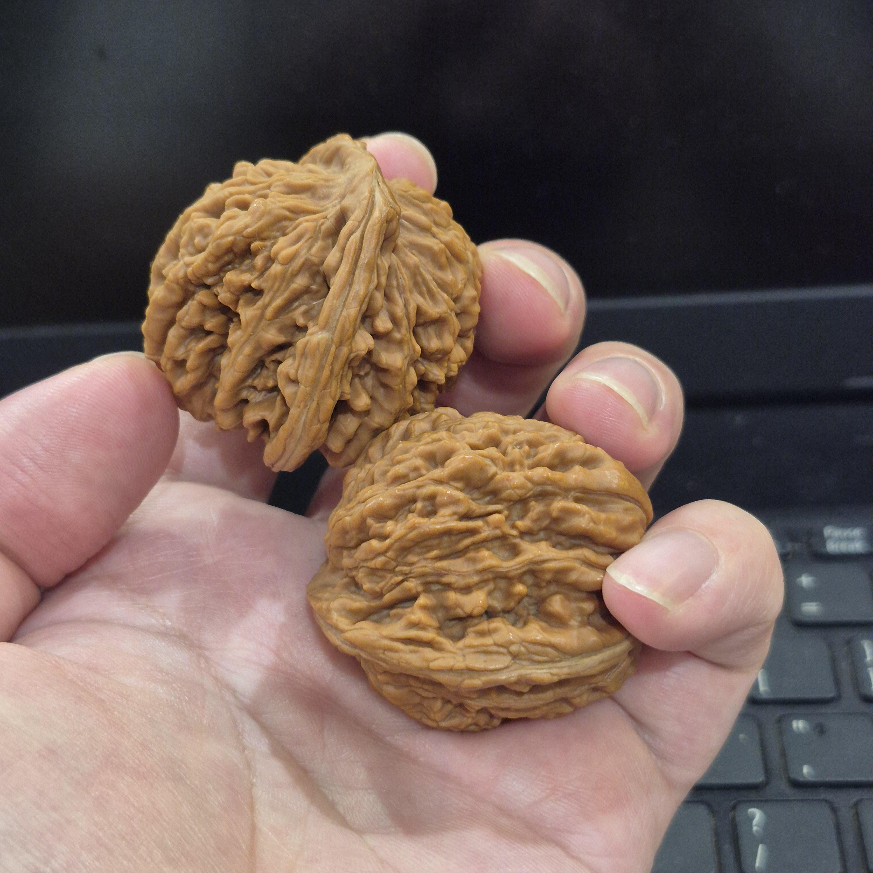 Wenwan Walnuts for Hand Exercise, Natural 4cm Walnut Balls, Hand Massage Gift