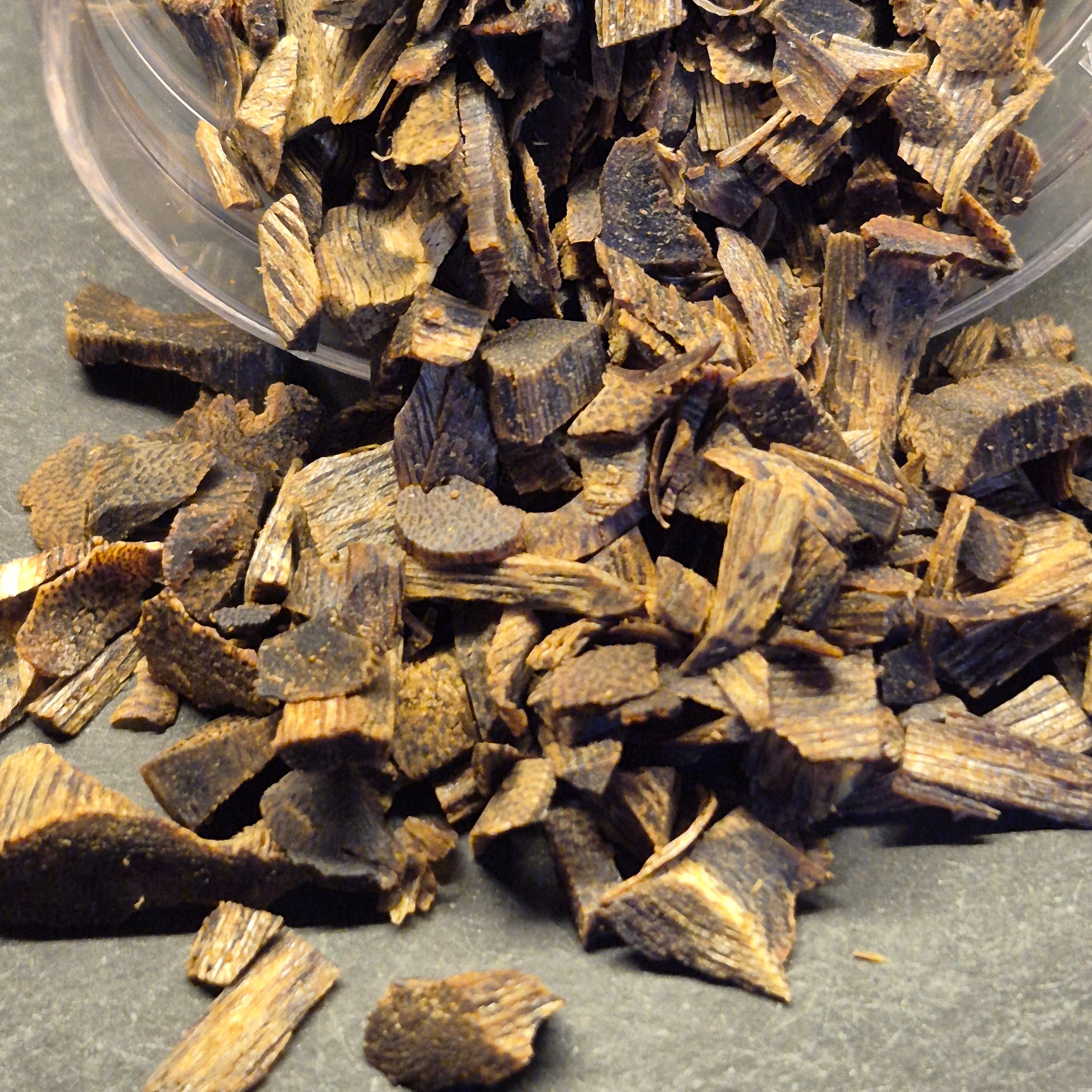 Sinking Black Kynam Kyara, High Oil Rate Agarwood Chip, Strong Aroma Agarwood Chip