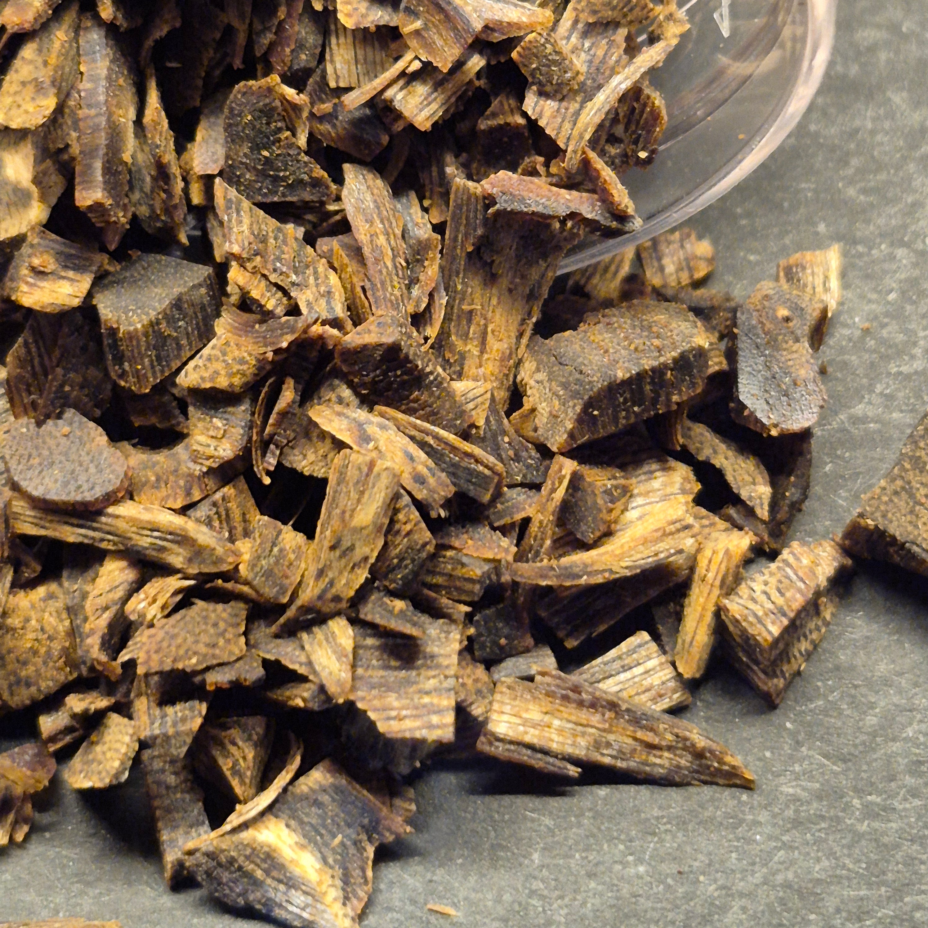 Sinking Black Kynam Kyara, High Oil Rate Agarwood Chip, Strong Aroma Agarwood Chip