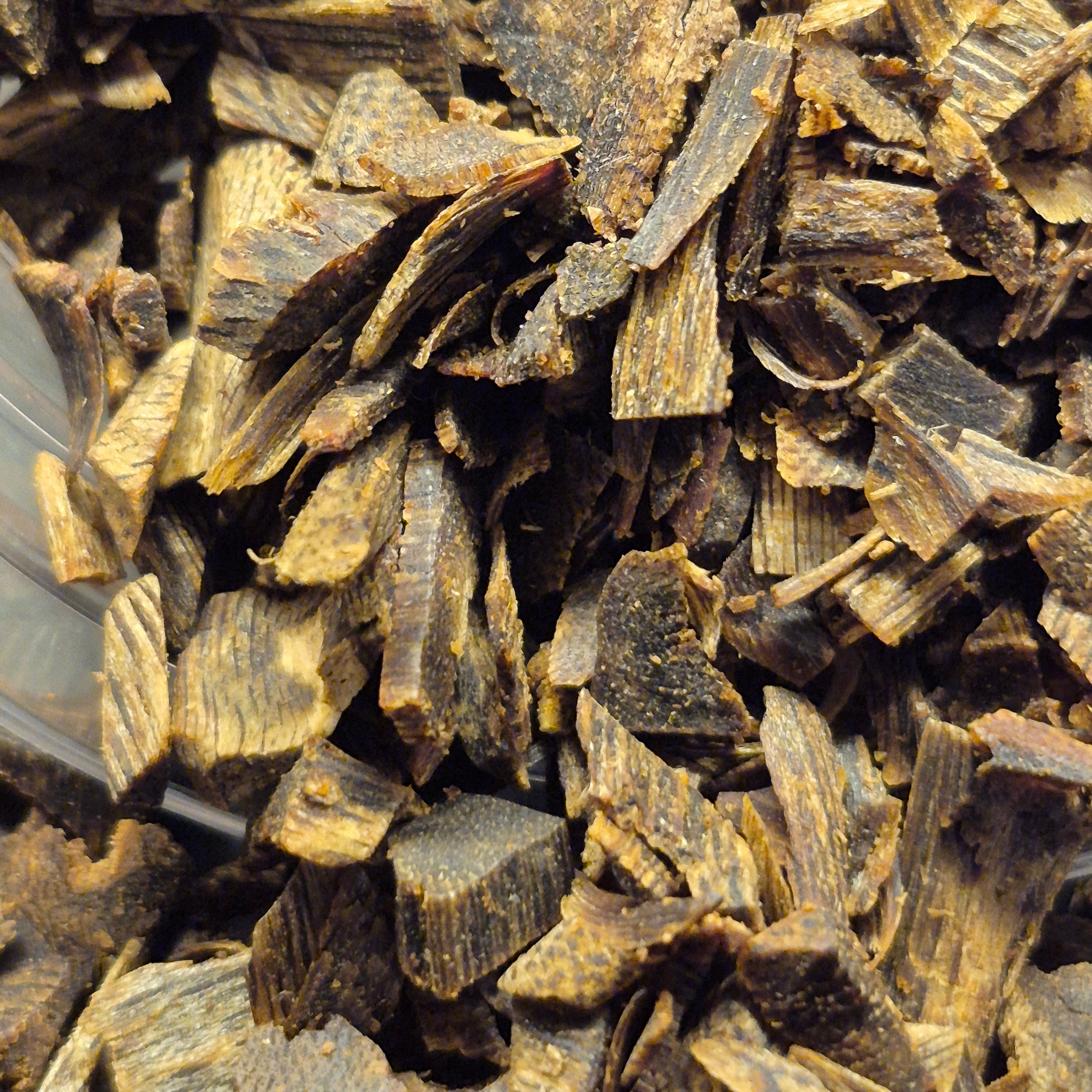 Sinking Black Kynam Kyara, High Oil Rate Agarwood Chip, Strong Aroma Agarwood Chip