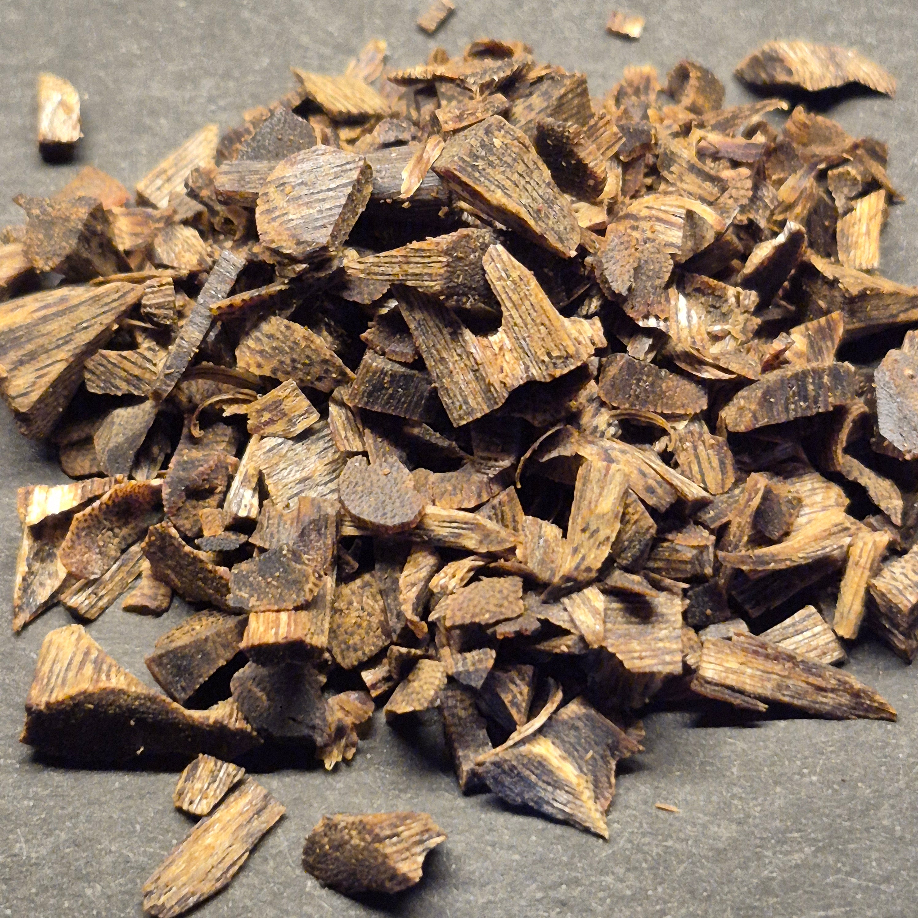 Sinking Black Kynam Kyara, High Oil Rate Agarwood Chip, Strong Aroma Agarwood Chip