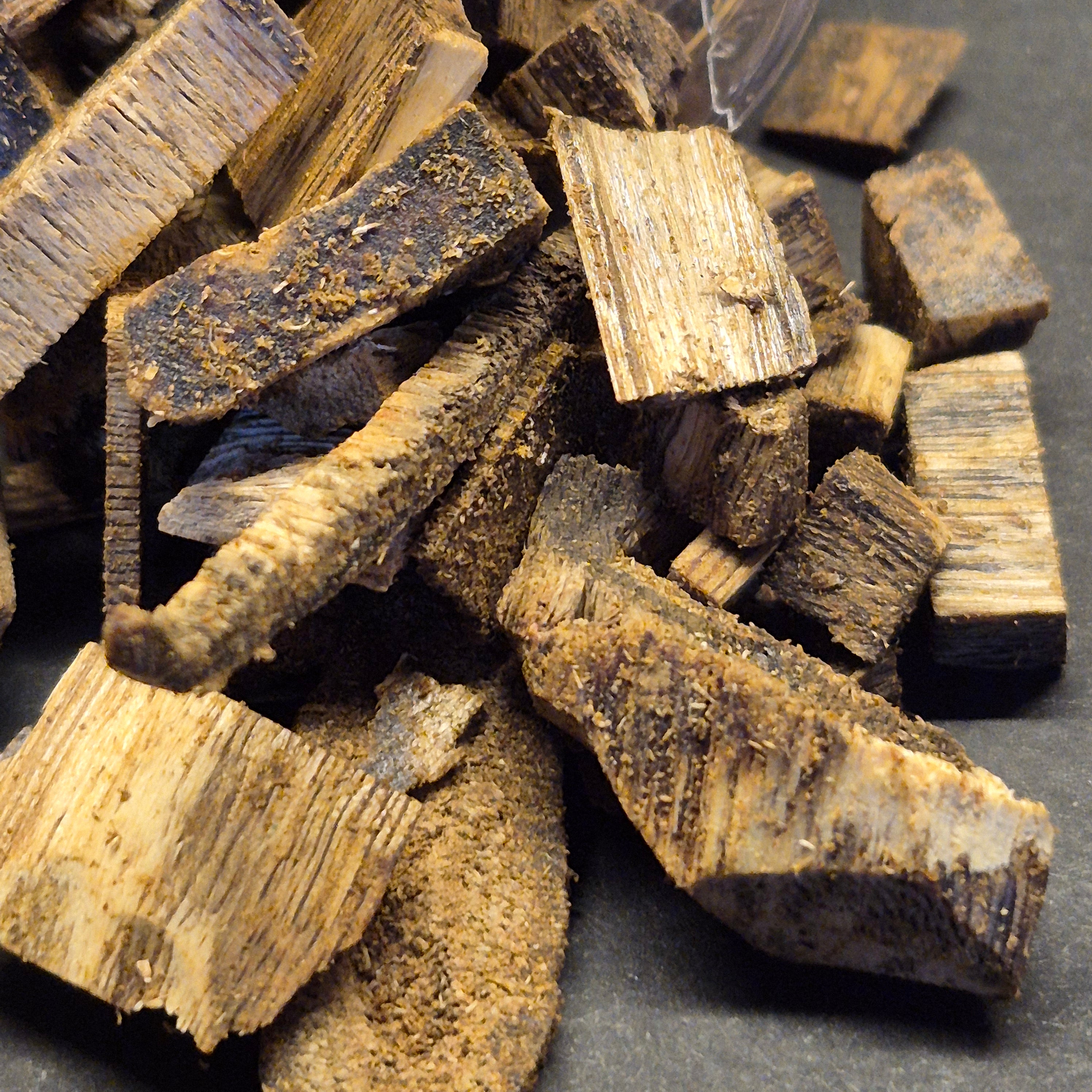 High Quality Agarwood Medium Piece, Aromatic Sweet Fragrance For Incense Burning And Sacred Rituals