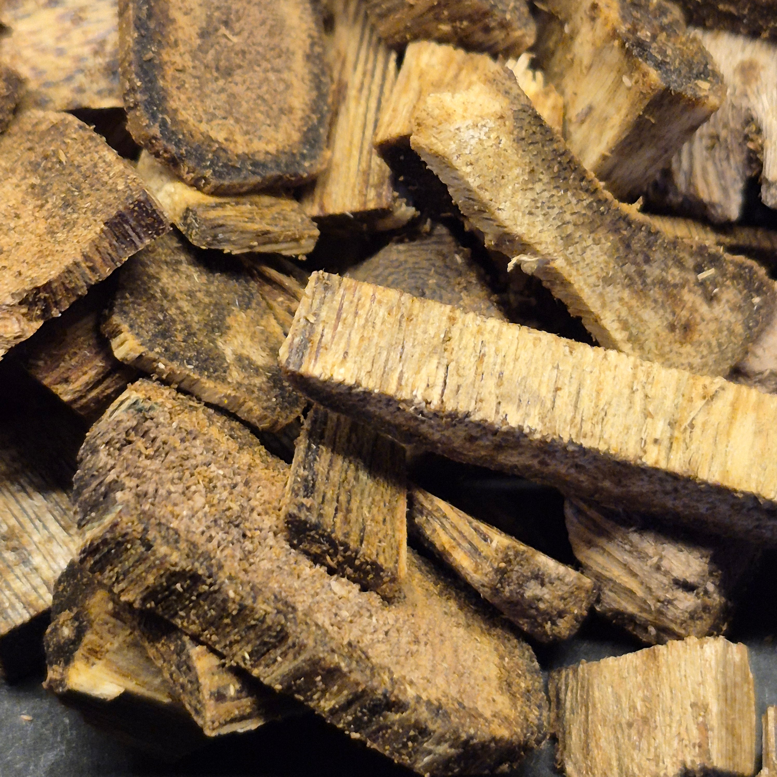 High Quality Agarwood Medium Piece, Aromatic Sweet Fragrance For Incense Burning And Sacred Rituals