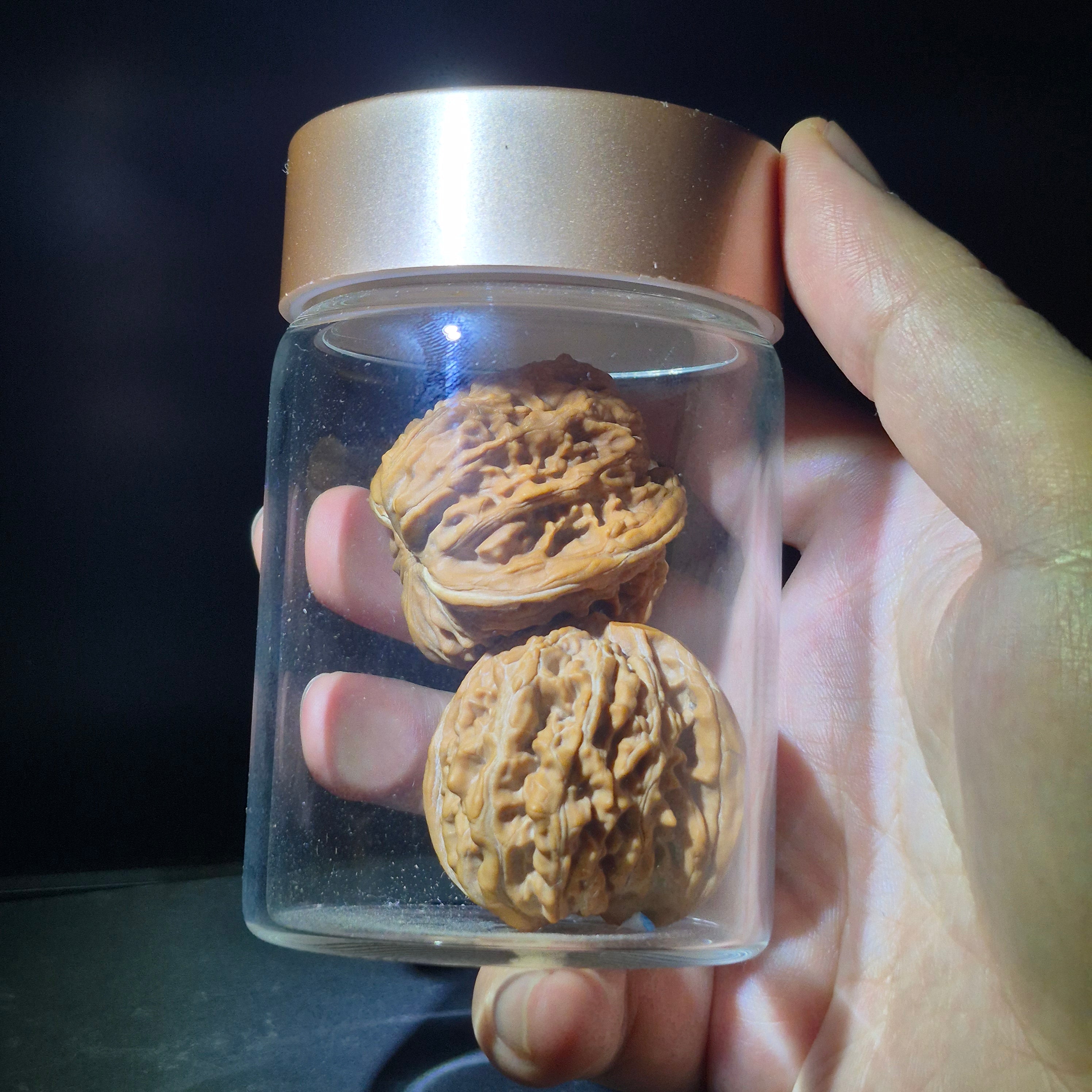 High Quality Wenwan Walnut Hand Rolling Balls, Finger Exercise, Relaxation Gift, Gift Box Included