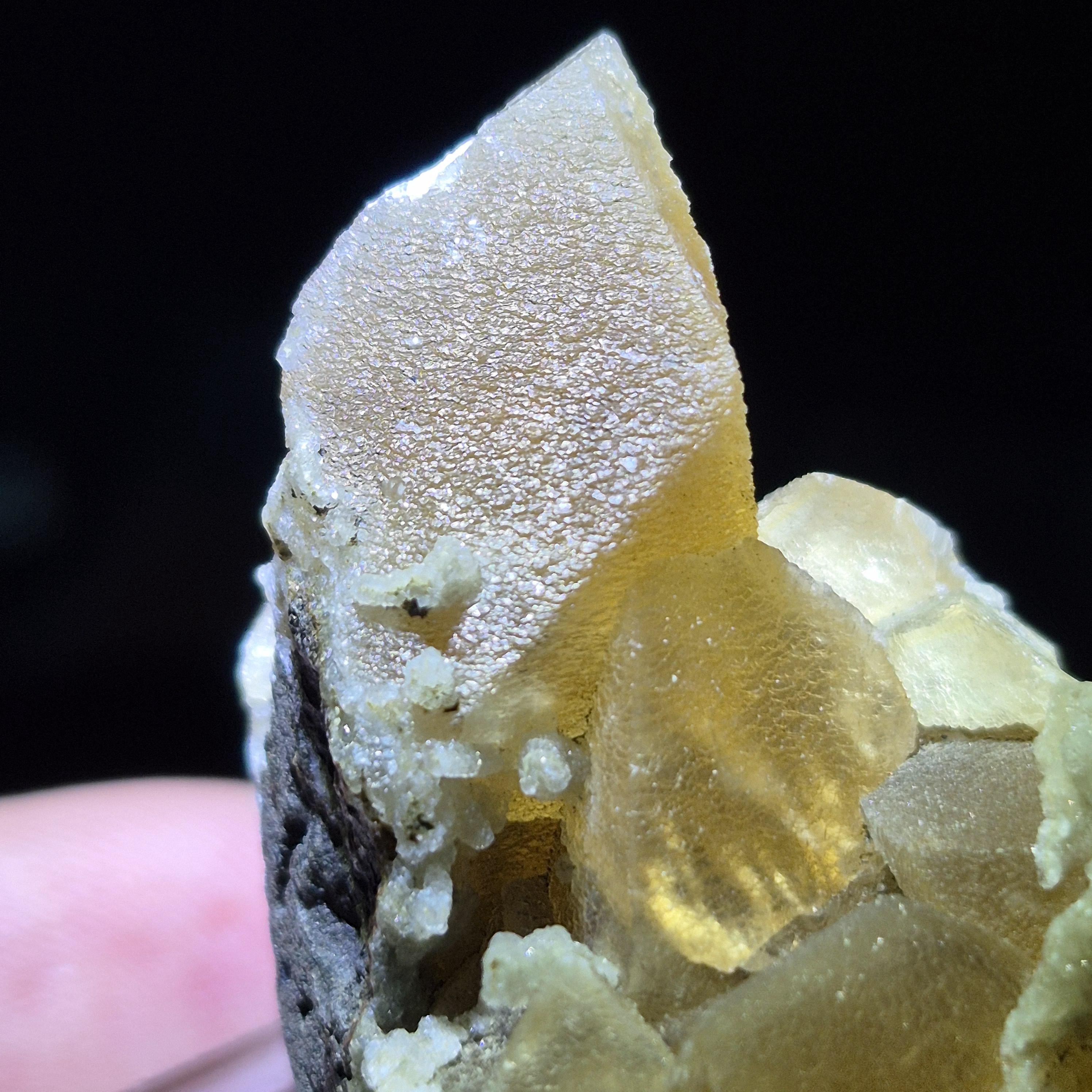 Honey Calcite Crystal Cluster – Warm Energy Stone for Wealth