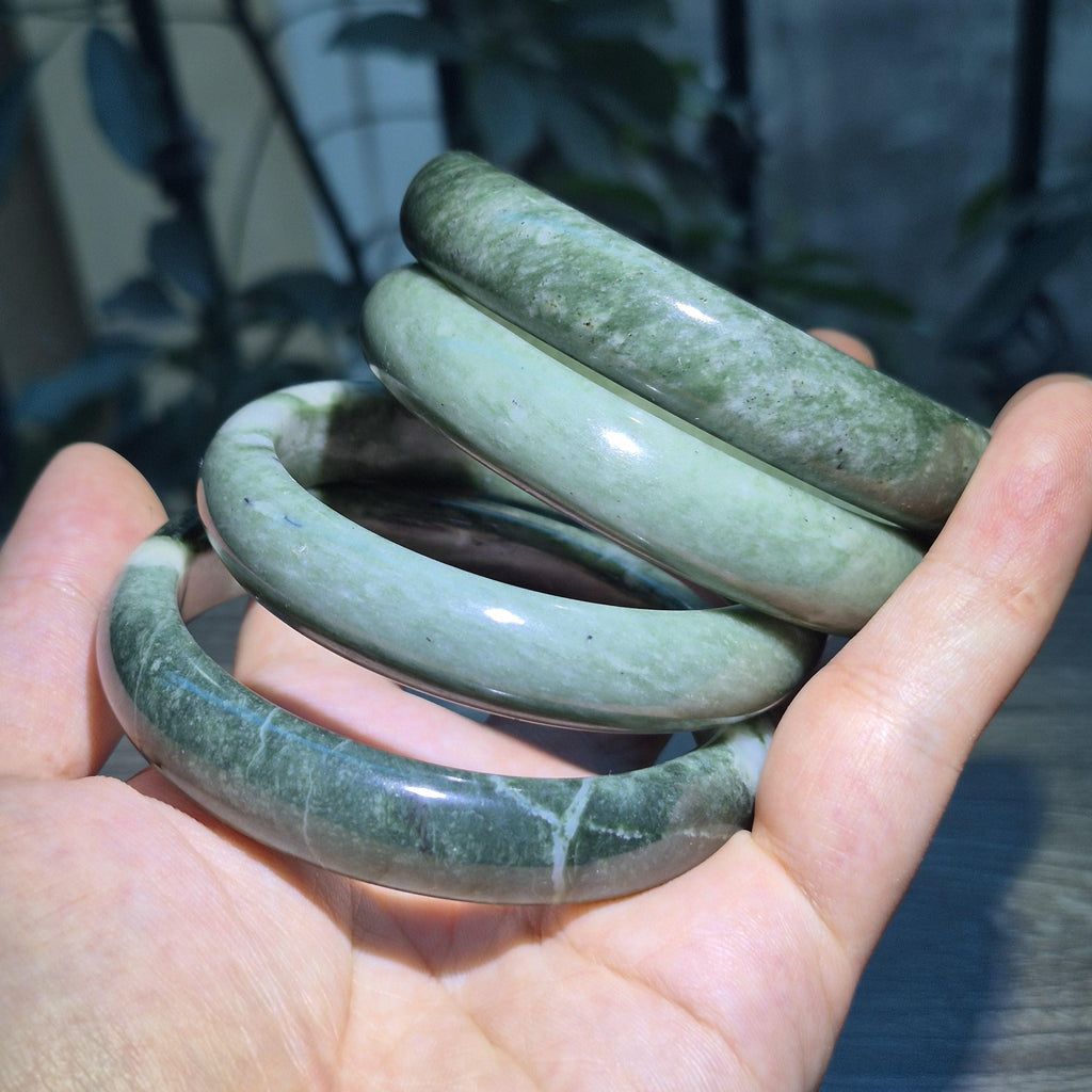 Natural Jadeite Bracelet In A Luxurious And Elegant Emerald Green Color