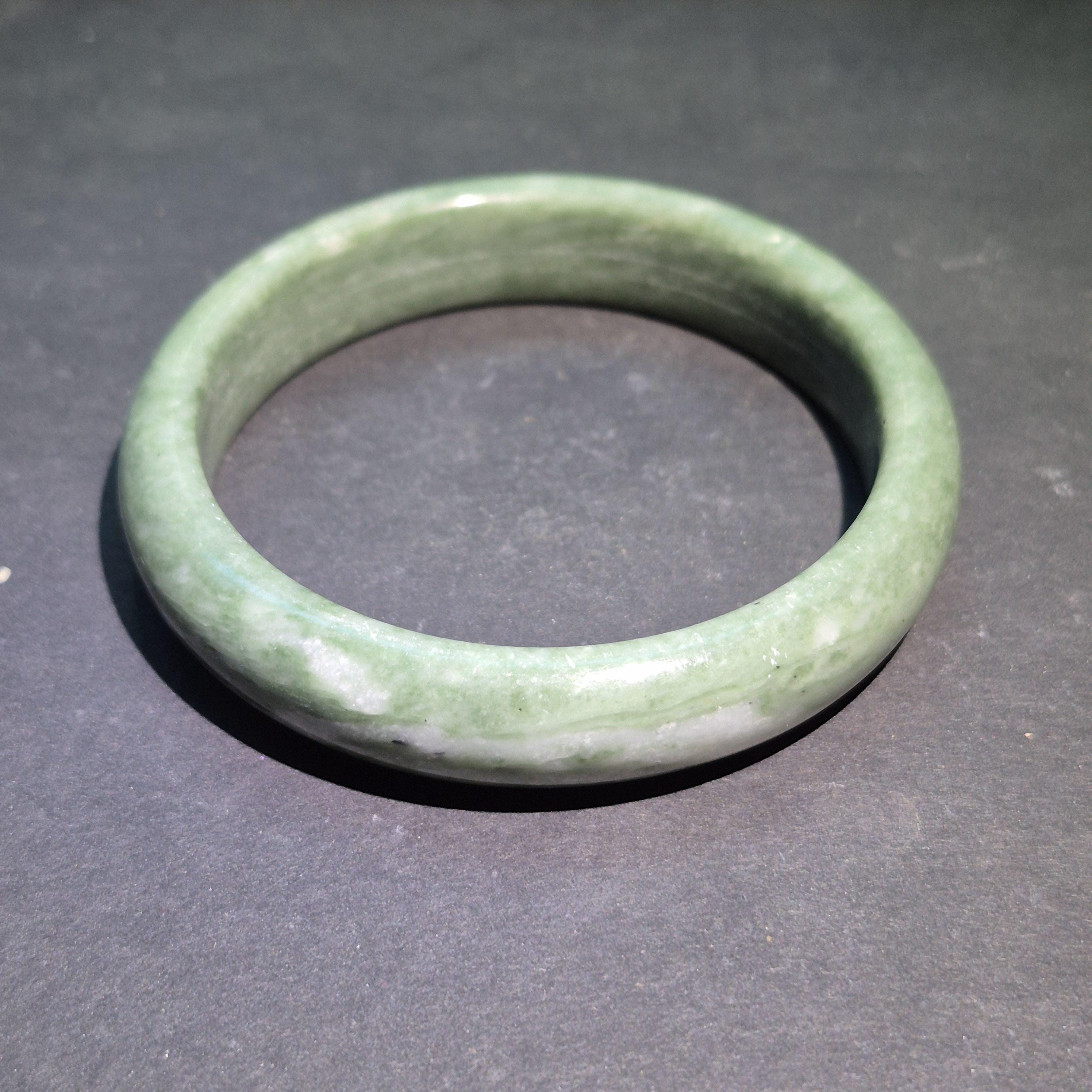 Natural Jadeite Bracelet In A Luxurious And Elegant Emerald Green Color