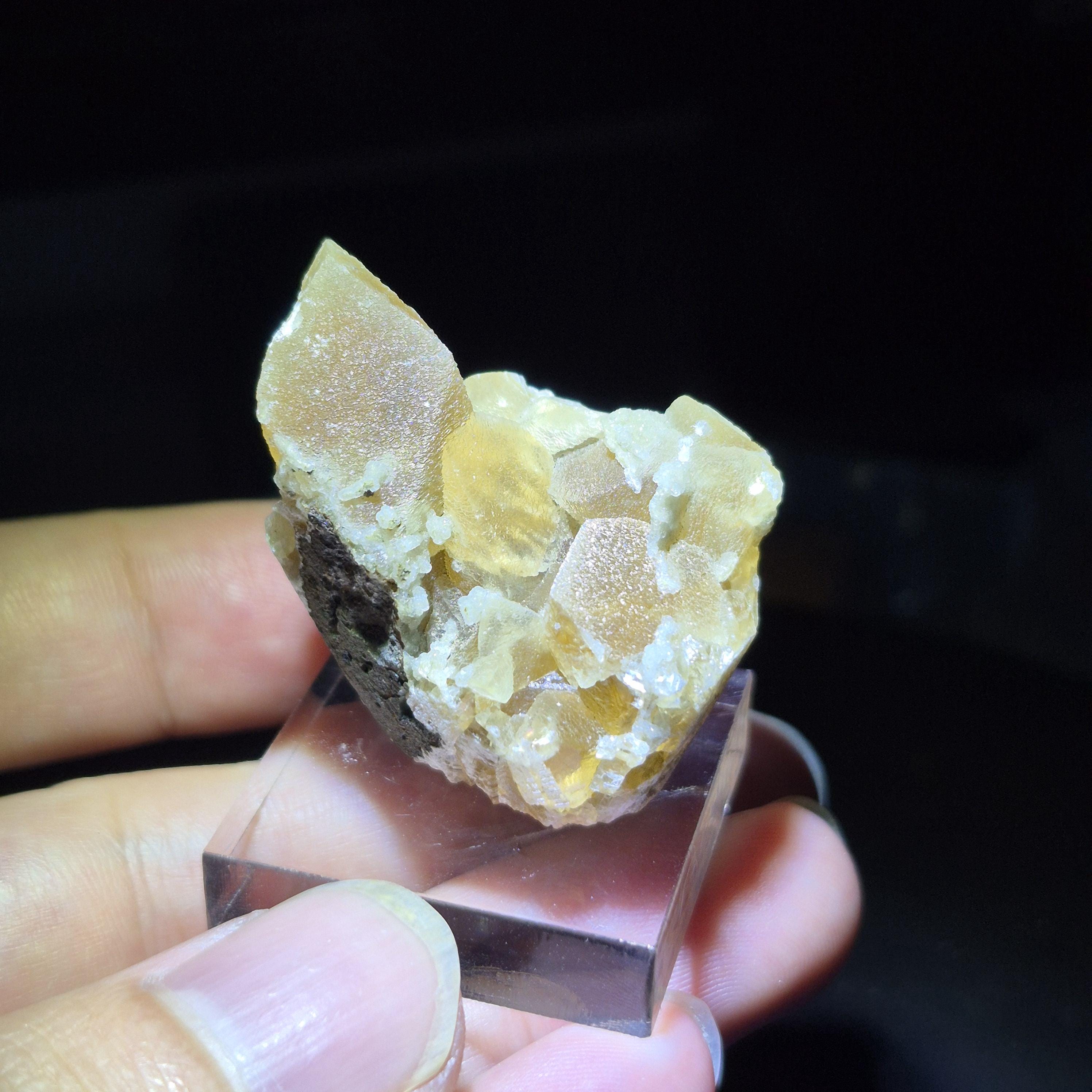 Honey Calcite Crystal Cluster – Warm Energy Stone for Wealth