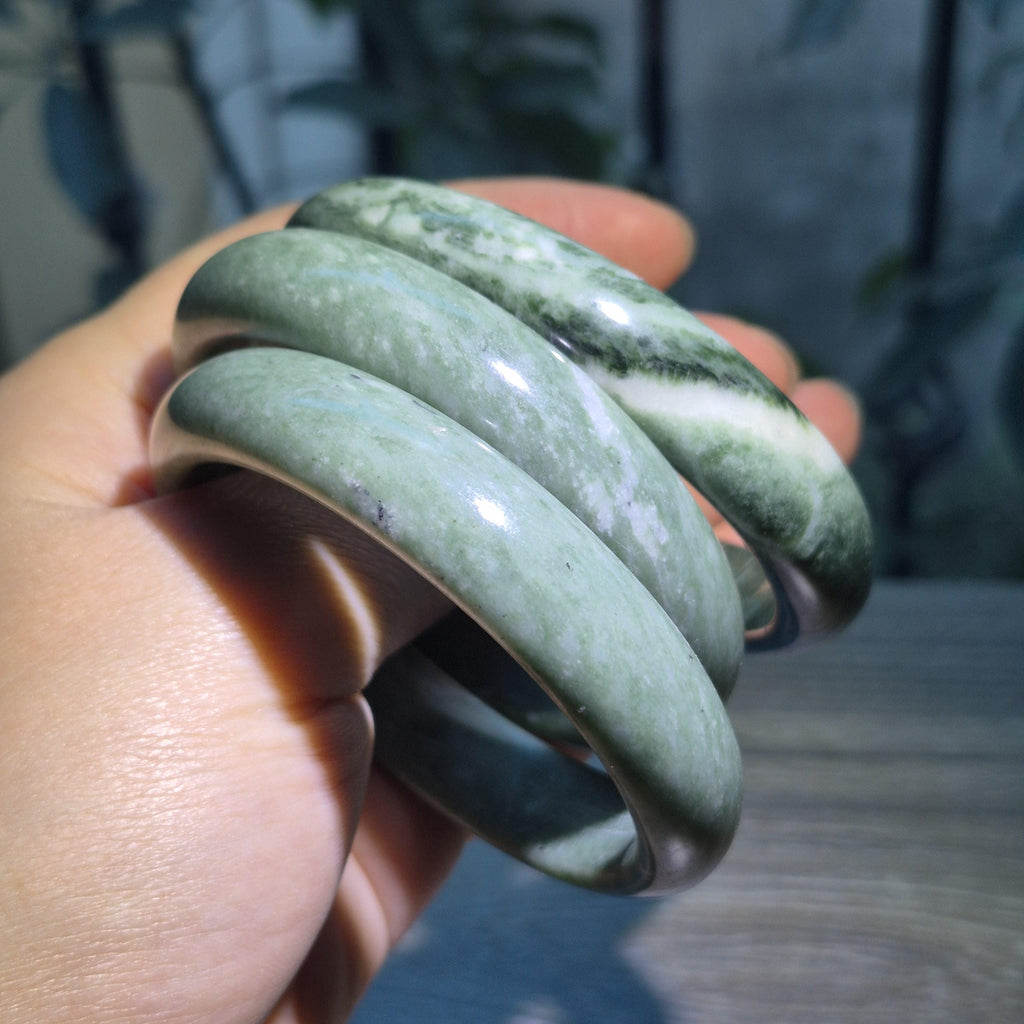 Natural Jadeite Bracelet In A Luxurious And Elegant Emerald Green Color