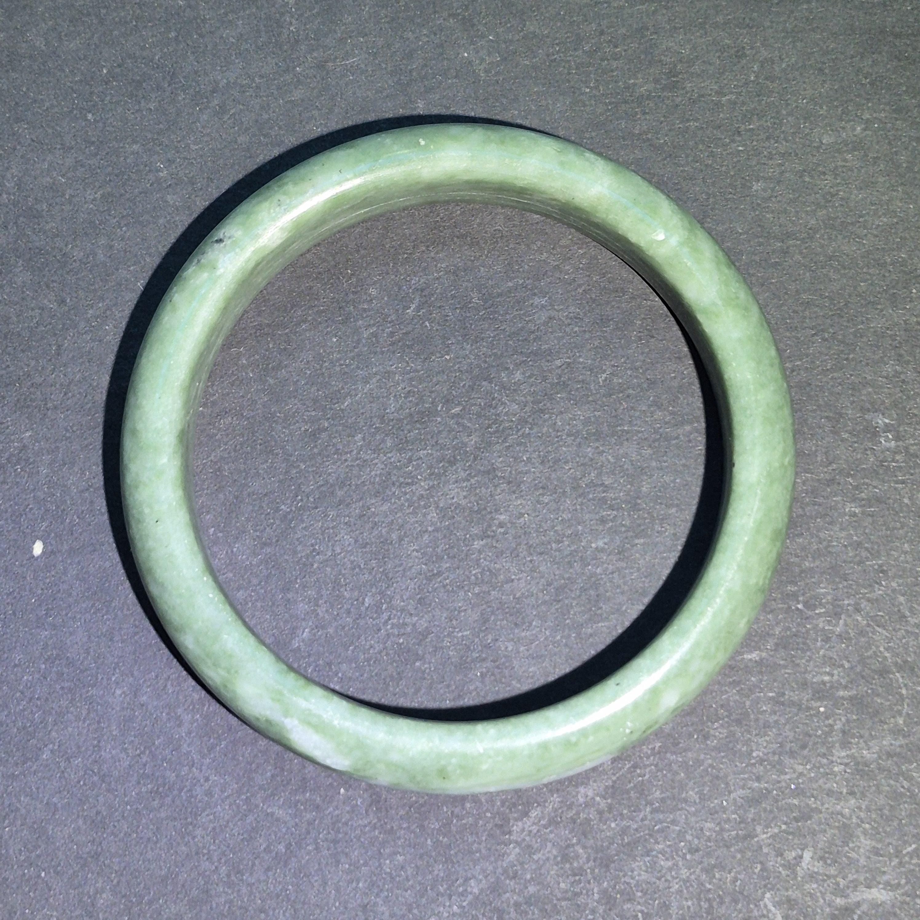 Natural Jadeite Bracelet In A Luxurious And Elegant Emerald Green Color