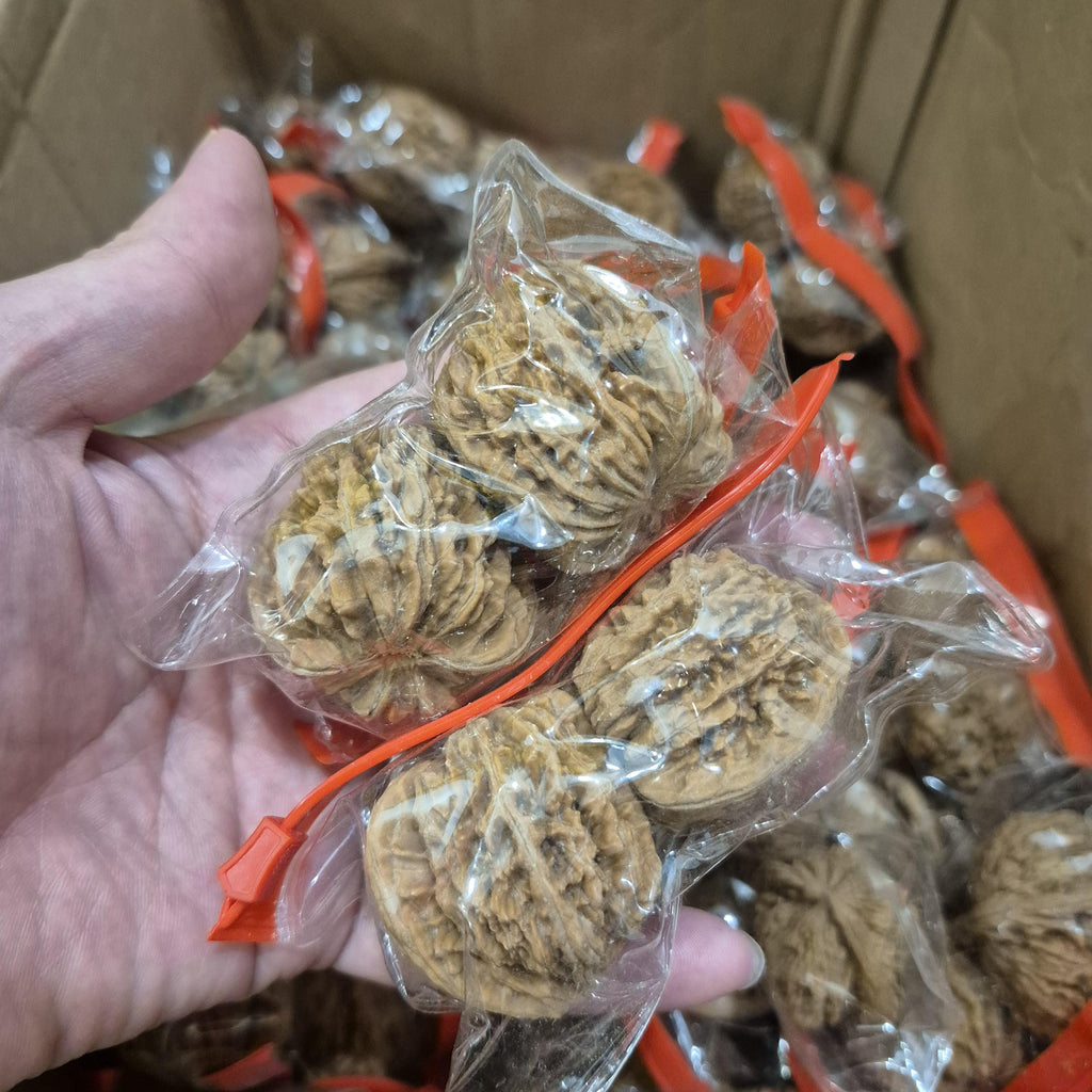 Wenwan Walnuts for Hand Exercise, Natural 4cm Walnut Balls, Hand Massage Gift