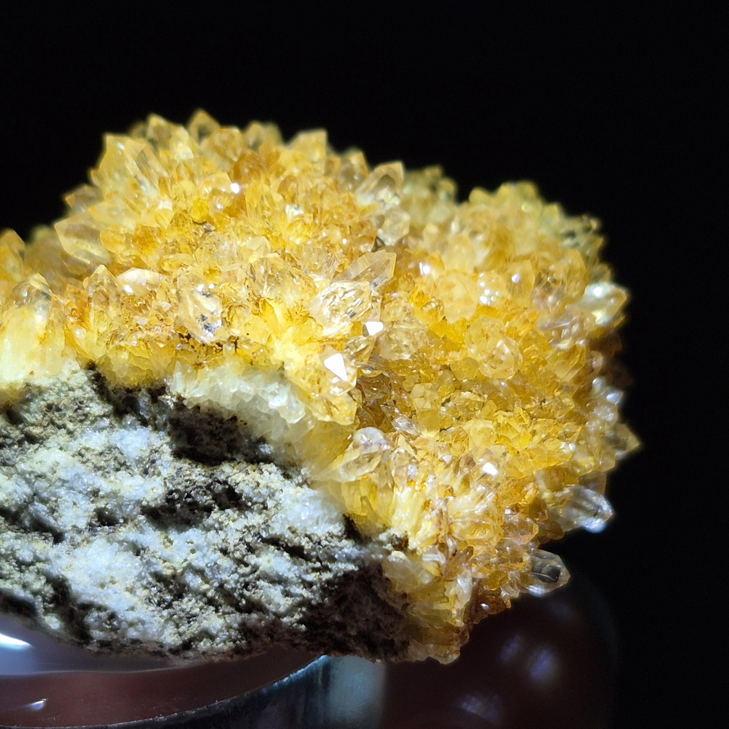 Quartz Crystal Specimen – Natural Mineral Cluster, High-Quality Raw Quartz for Collectors