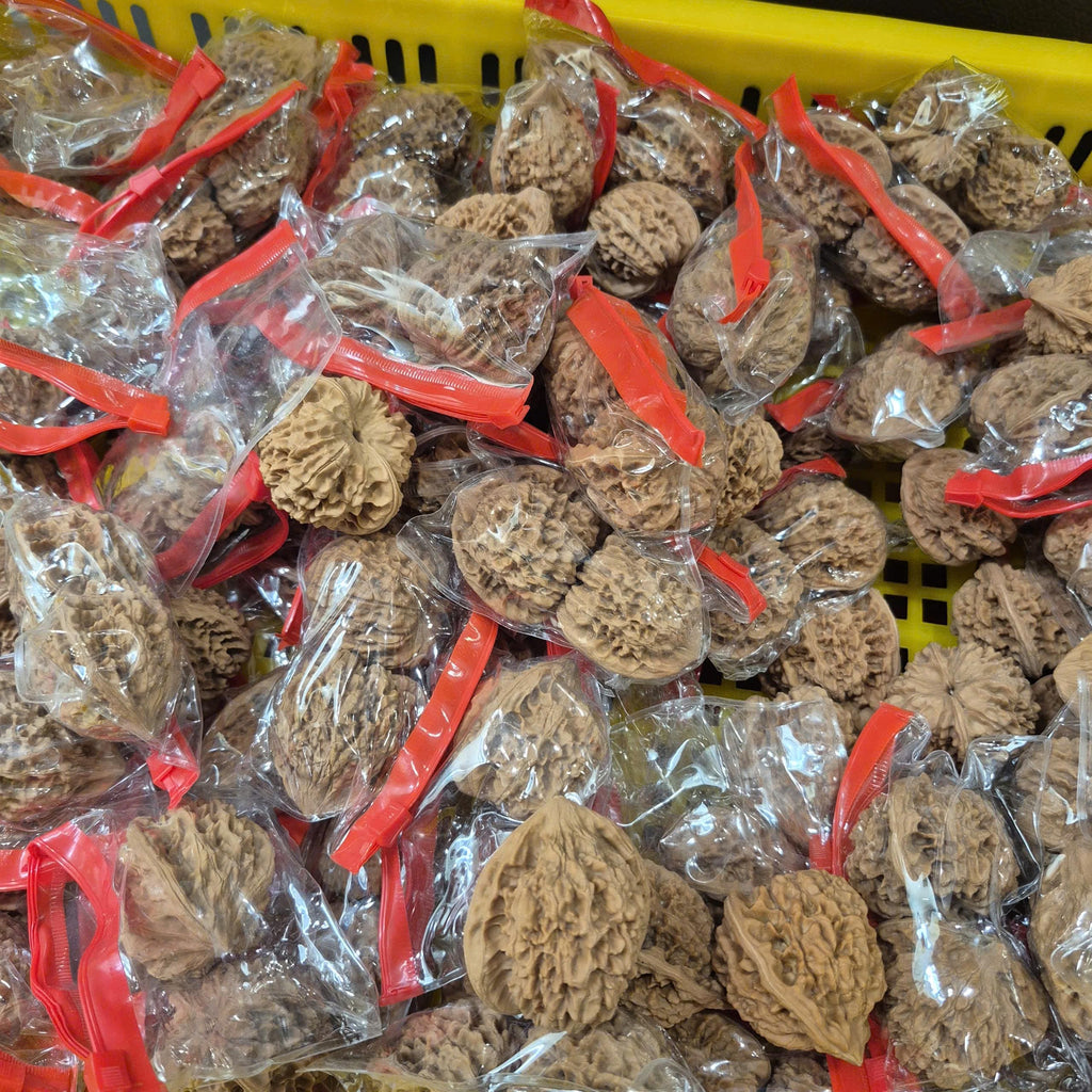 Wenwan Hand-Rolled Walnuts, Cheap for Beginners, Not Perfect Product