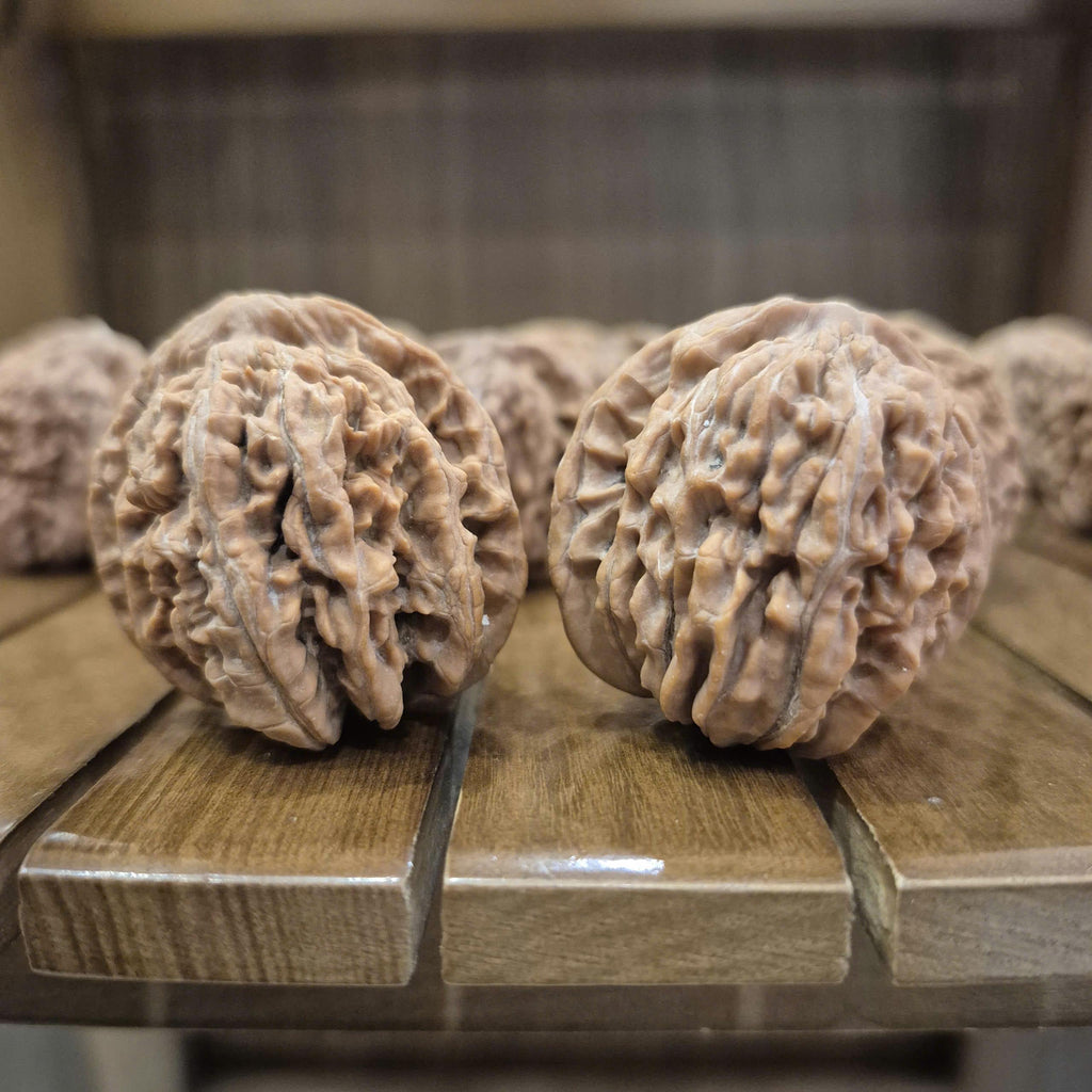Wenwan Hand-Rolled Walnuts, Cheap for Beginners, Not Perfect Product