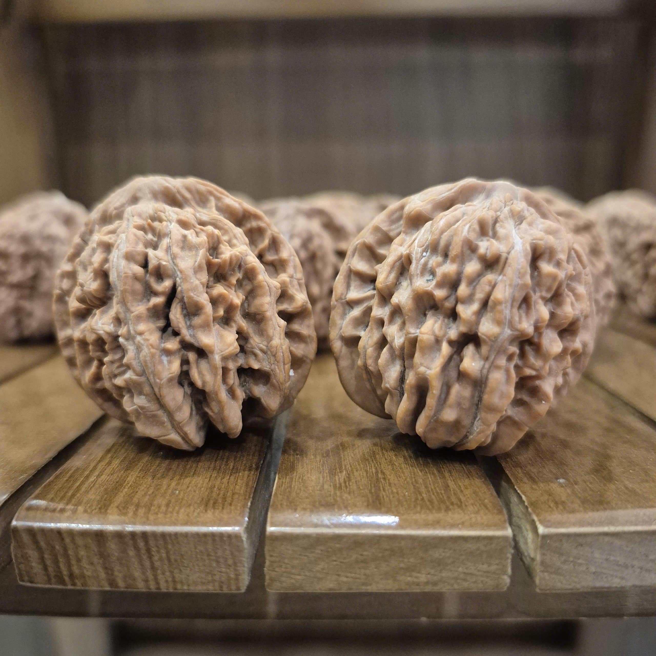 Wenwan Hand-Rolled Walnuts, Cheap for Beginners, Not Perfect Product