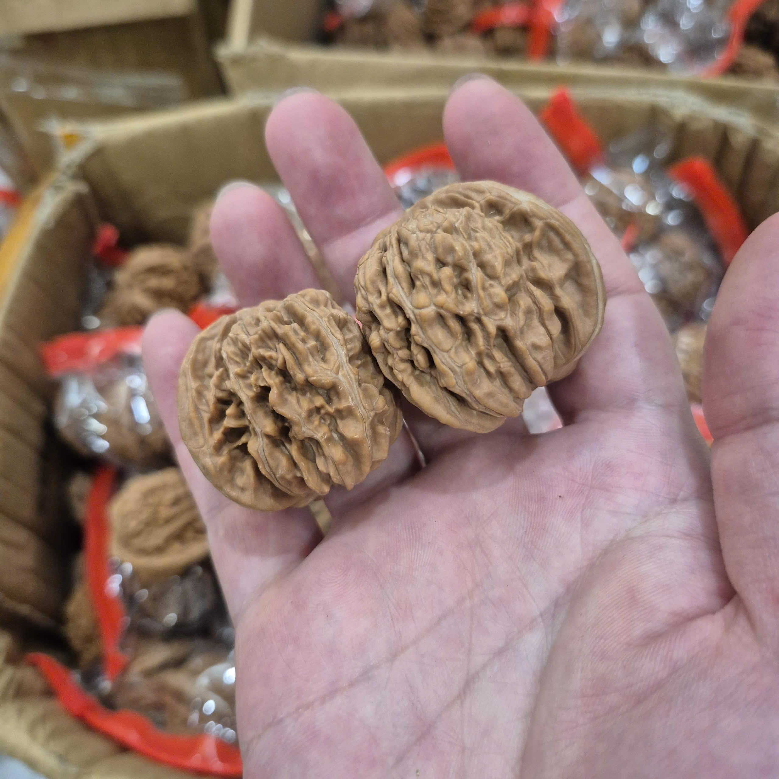 Wenwan Hand-Rolled Walnuts, Cheap for Beginners, Not Perfect Product