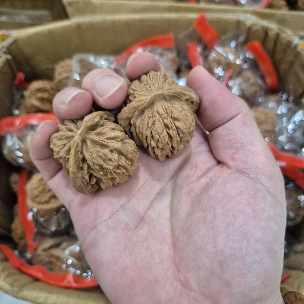 Wenwan Hand-Rolled Walnuts, Cheap for Beginners, Not Perfect Product