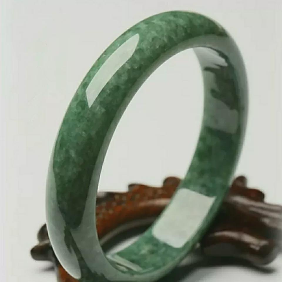 Natural Jadeite Bracelet In A Luxurious And Elegant Emerald Green Color