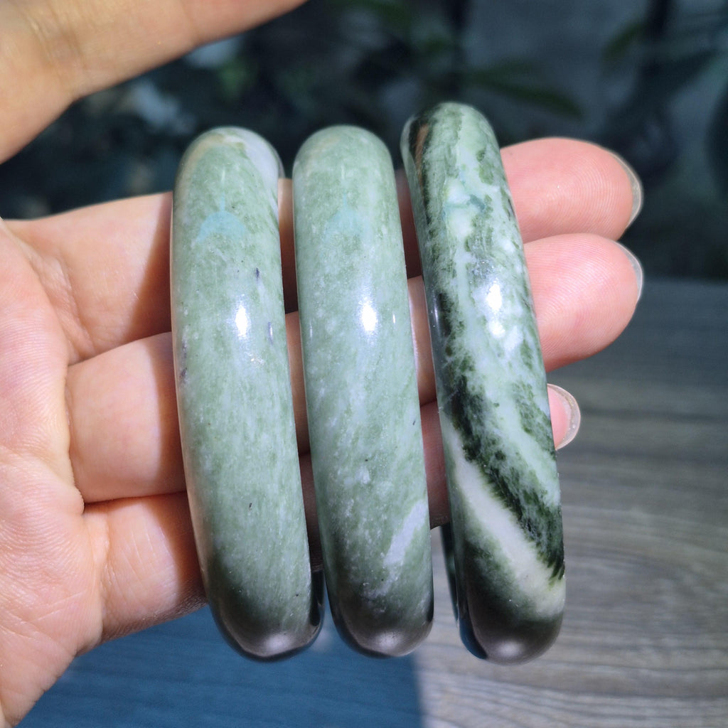 Natural Jadeite Bracelet In A Luxurious And Elegant Emerald Green Color