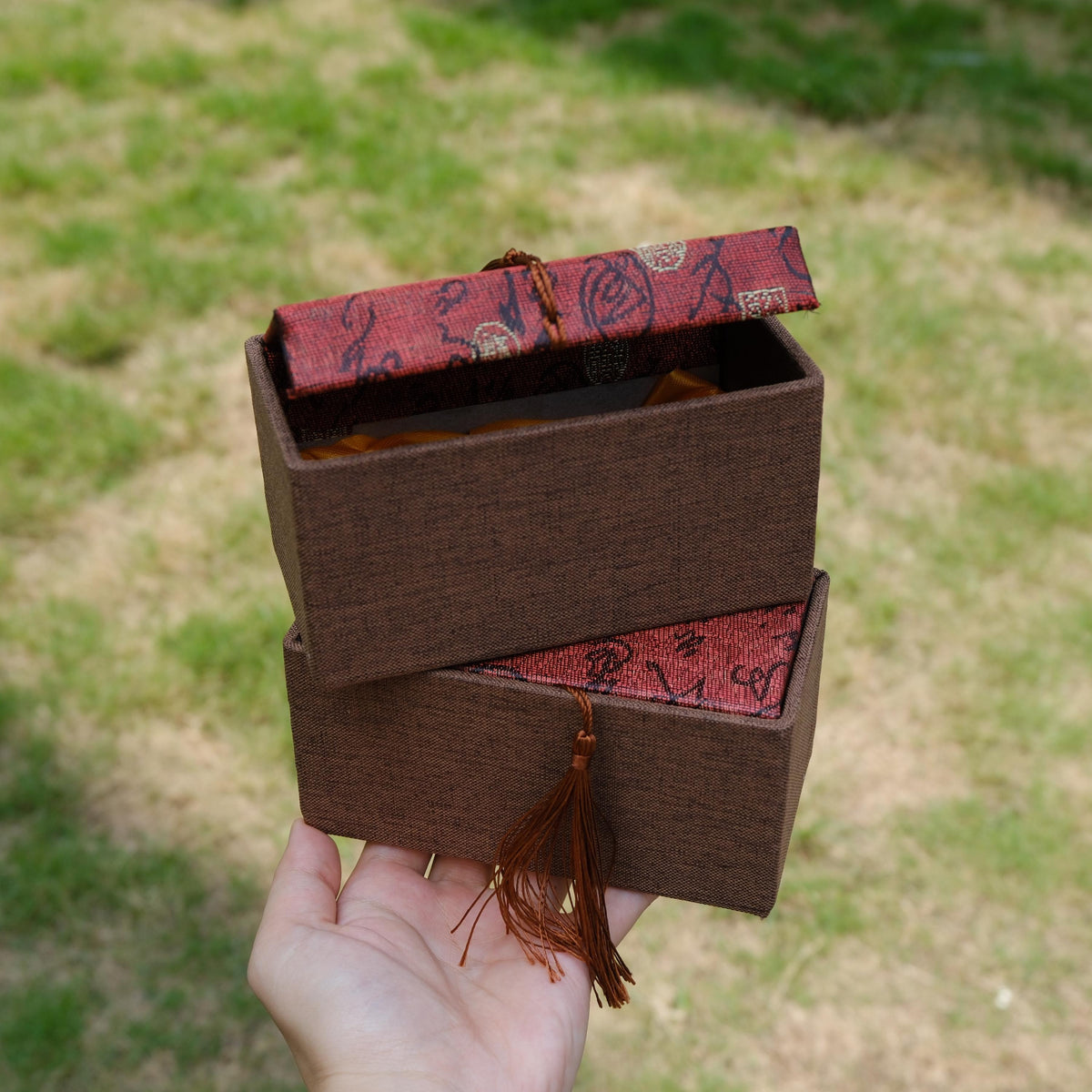 Wenwan Walnut Storage Box, 2 Slot Walnut Display Case, Hand Exercise Walnut Gift Box, Fabric Walnut Organizer, 13x6x7cm
