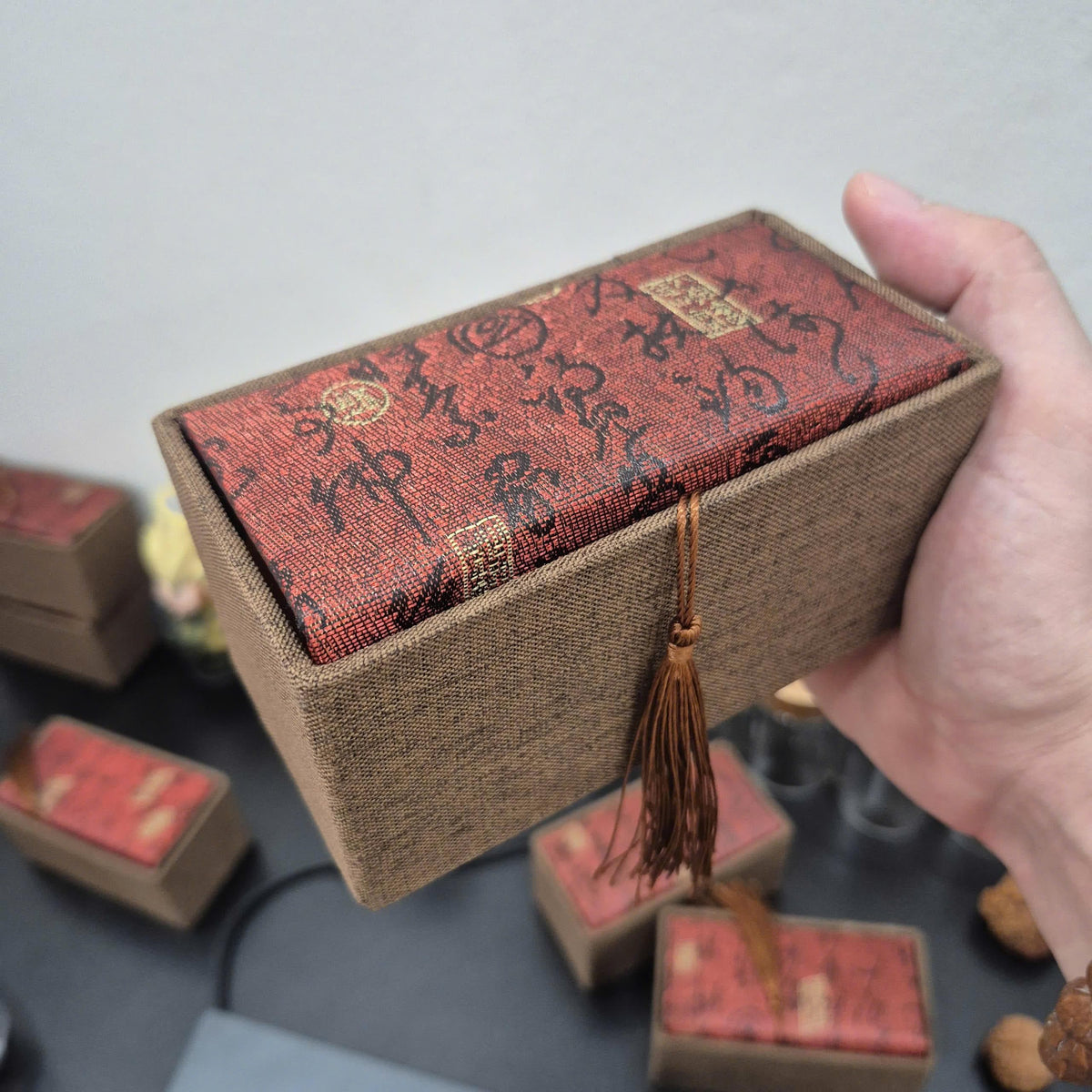 Wenwan Walnut Storage Box, 2 Slot Walnut Display Case, Hand Exercise Walnut Gift Box, Fabric Walnut Organizer, 13x6x7cm